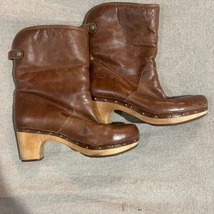 Women's Brown Leather Clog Ugg boots